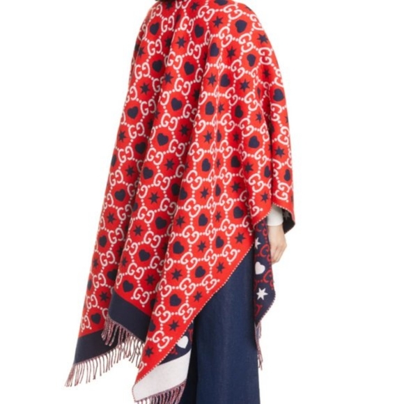 Gucci Reversible GG Hearts Wool Poncho in Red - Picture 3 of 4
